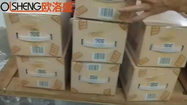 食品外箱包膜采用袖口包裝機(jī)